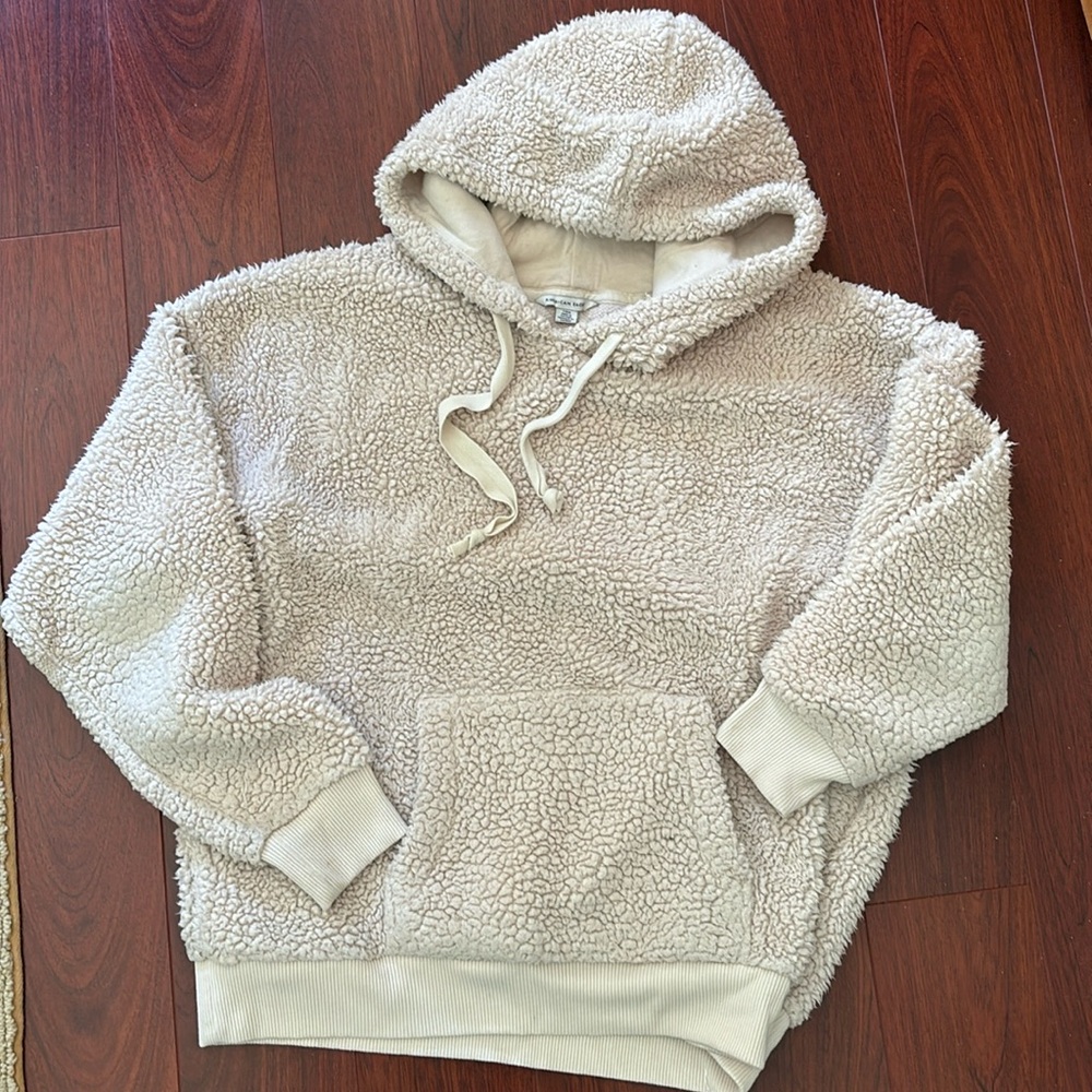 American Eagle warm and snuggly ivory fuzzy hoodie sweatshirt (Large)